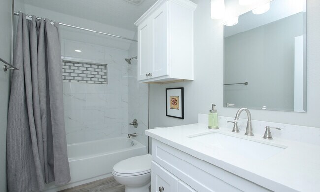 Building Photo - 131 Pine Rd