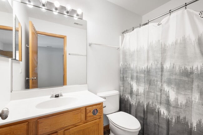 Building Photo - 2877 Stonewater Dr