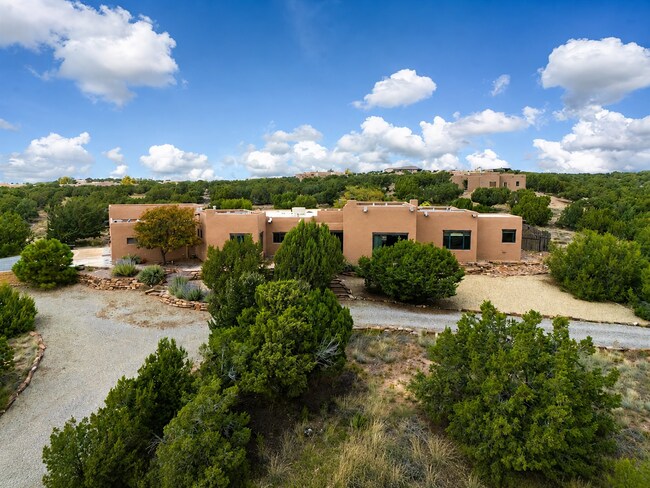 Building Photo - 61 Paseo Del Antilope