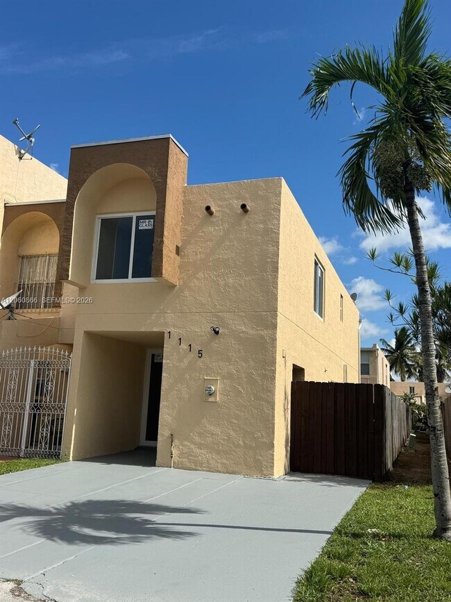 Building Photo - 1115 W 38th Terrace