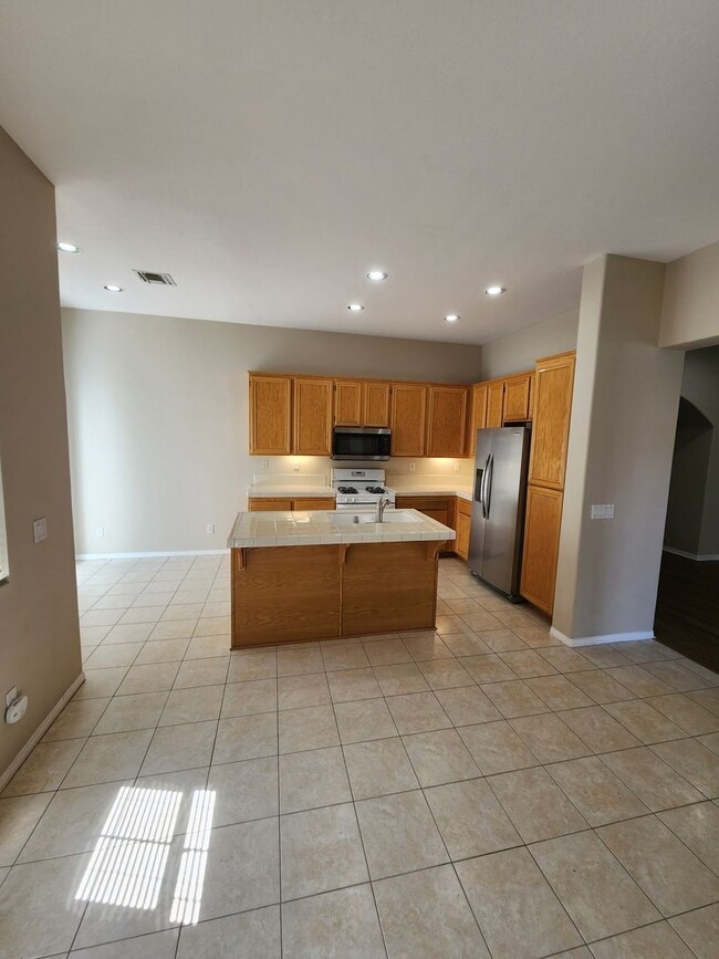 Building Photo - Scripps Ranch - Miro/Ravel Community - End...