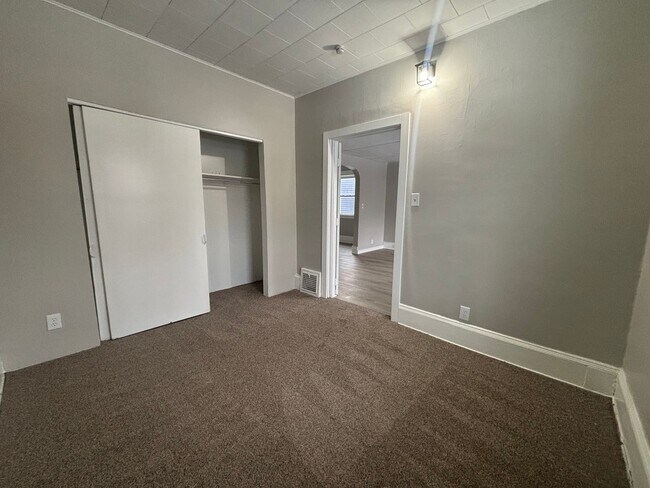 Building Photo - 50th,W.3543