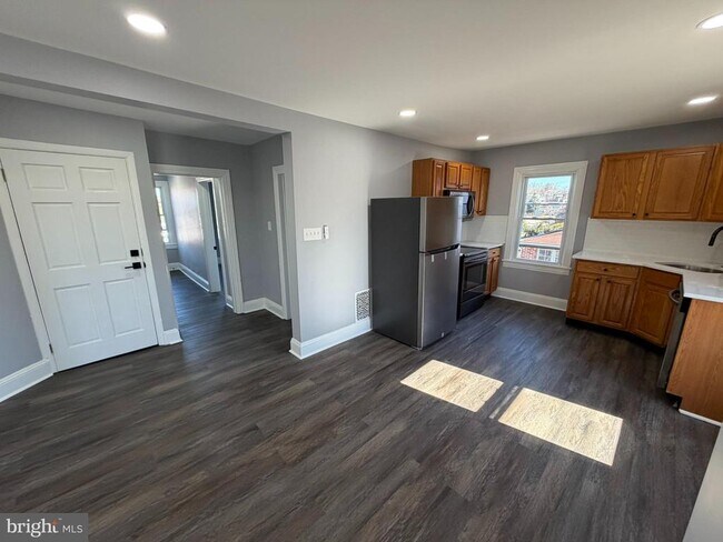 Building Photo - 124 W Butler Pike