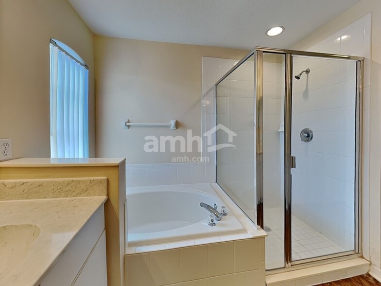 Building Photo - 8857 Palisades Beach Ave