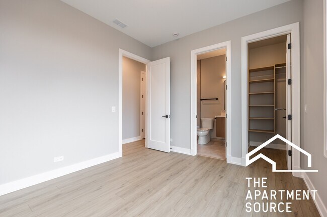 Building Photo - 3738 S Calumet Ave