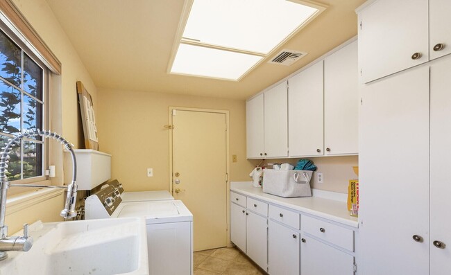 Building Photo - 72056 Palm Haven Dr