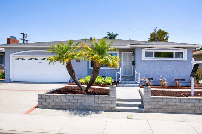 Building Photo - 6BD/3BA Close to Campus - Large Rooms! Great Yard!