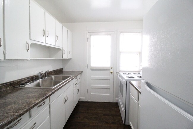 Building Photo - November 2025 FREE On This One Bedroom Dup...