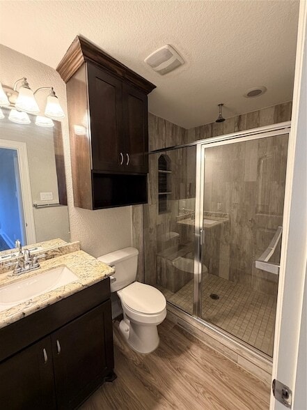 Building Photo - 2005 Pasadena Blvd