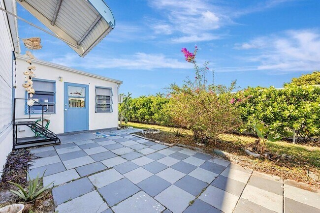 Building Photo - 14556 Glenview Dr