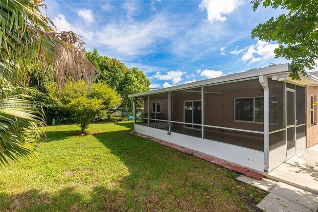 Building Photo - 7003 NW 99th Ave
