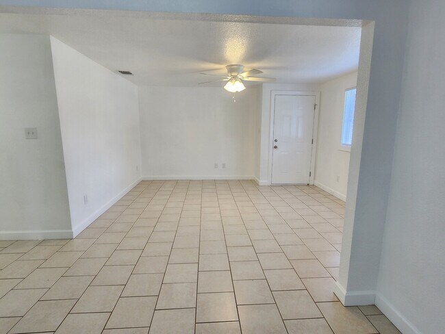 Building Photo - Frank Dr