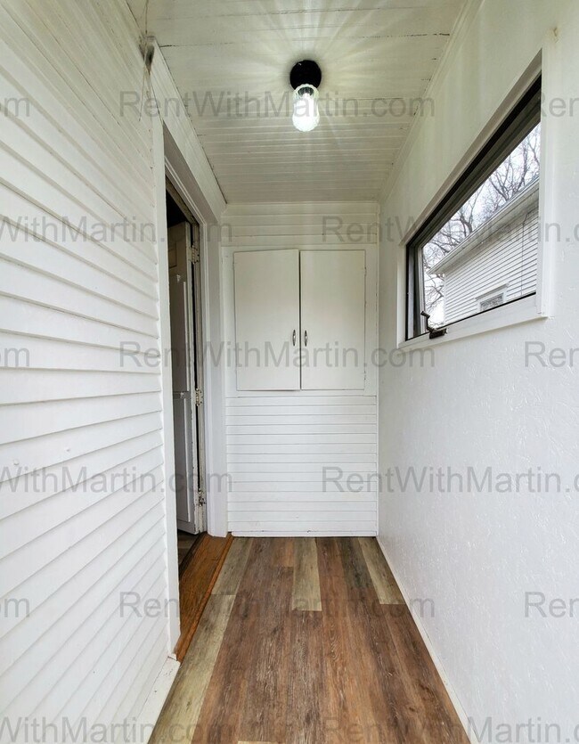 Building Photo - 313 Denver St