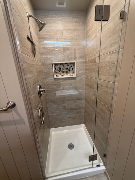 Building Photo - 6840 NE Wood Bay Ln