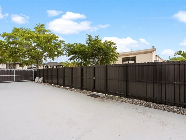 Building Photo - 1790 W 58th St