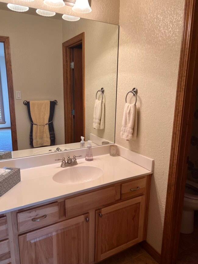 Building Photo - 205 Racquet Dr