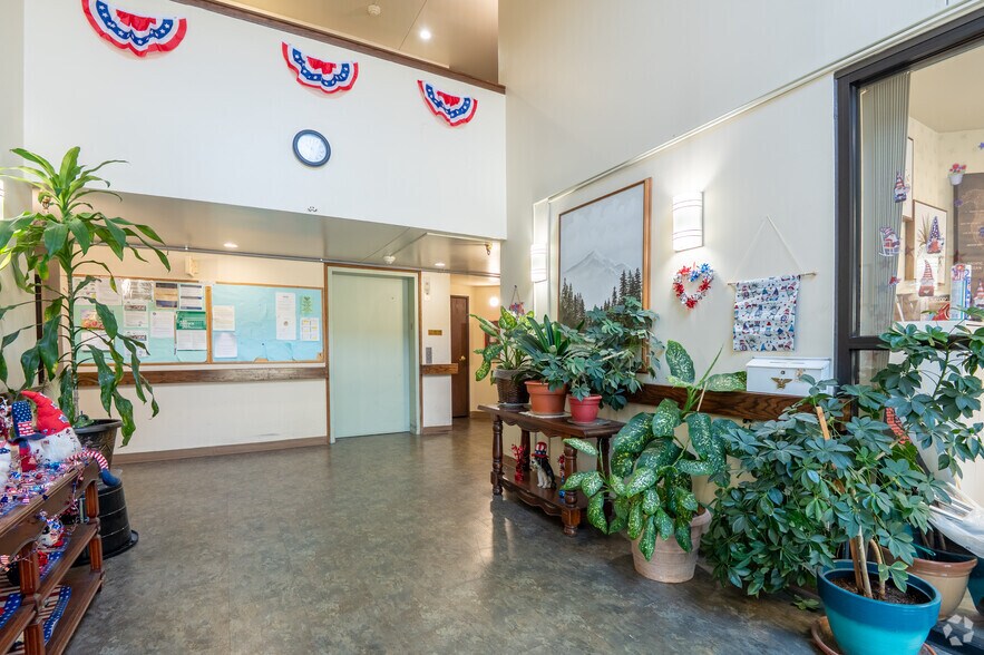 Lobby Photo - Grant Park Square Apartments