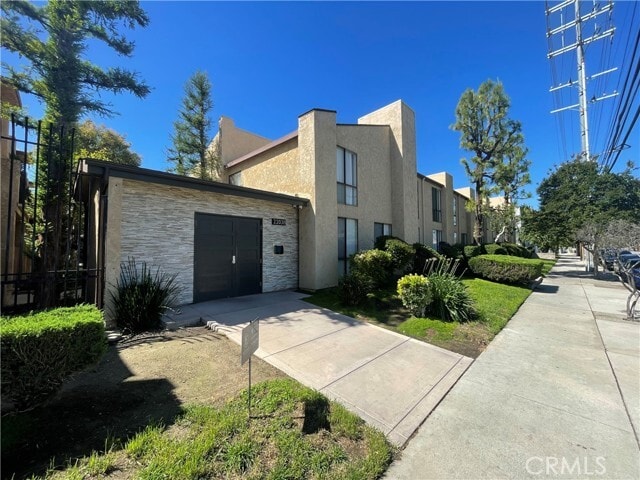 Building Photo - 22038 Vanowen St