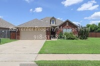 Building Photo - 3 Bed | 2 Bath in Collinsville!