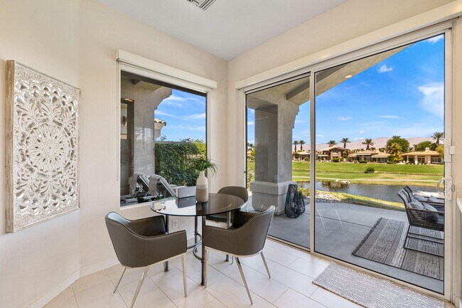 Building Photo - 502 Desert Holly Dr