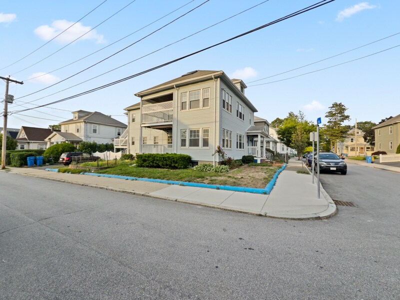 Building Photo - 71 Paine St
