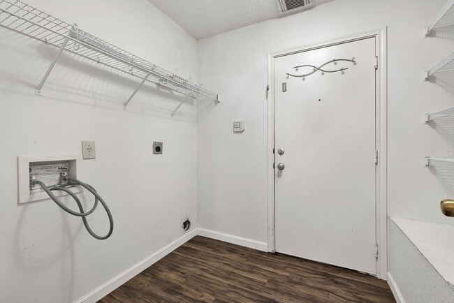 Building Photo - 9230 New Kenton