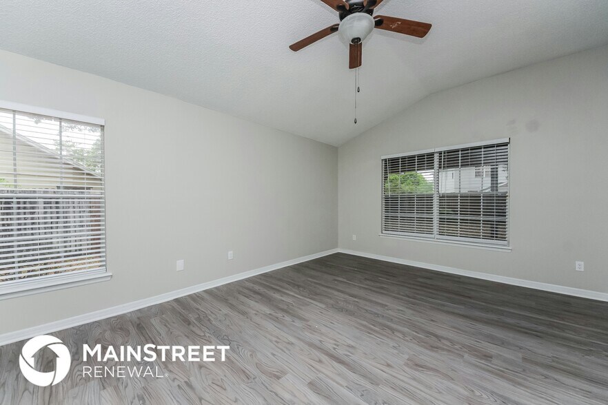 Building Photo - 305 Killington Way