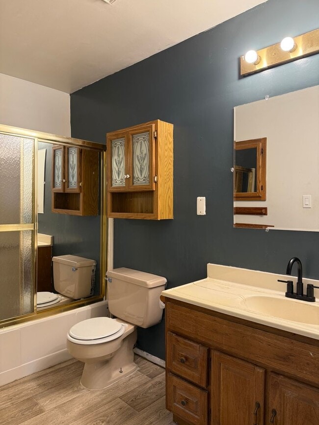 Building Photo - 2 bedroom 2 bathroom