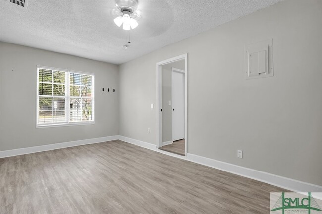 Building Photo - 20 Quail Forest Dr