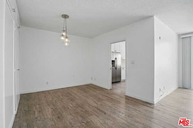 Building Photo - 930 3rd St