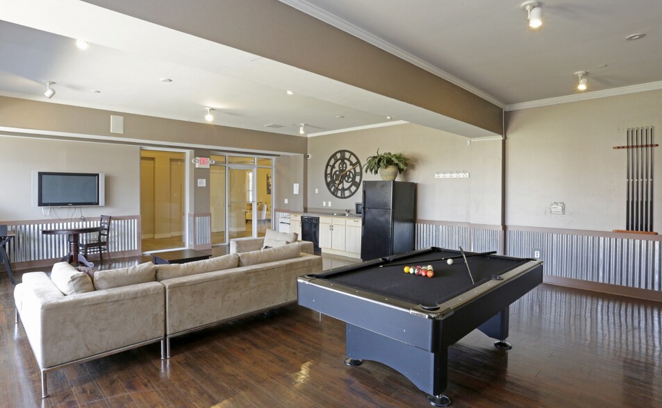 Building Photo - 1901 N Lincoln Ave