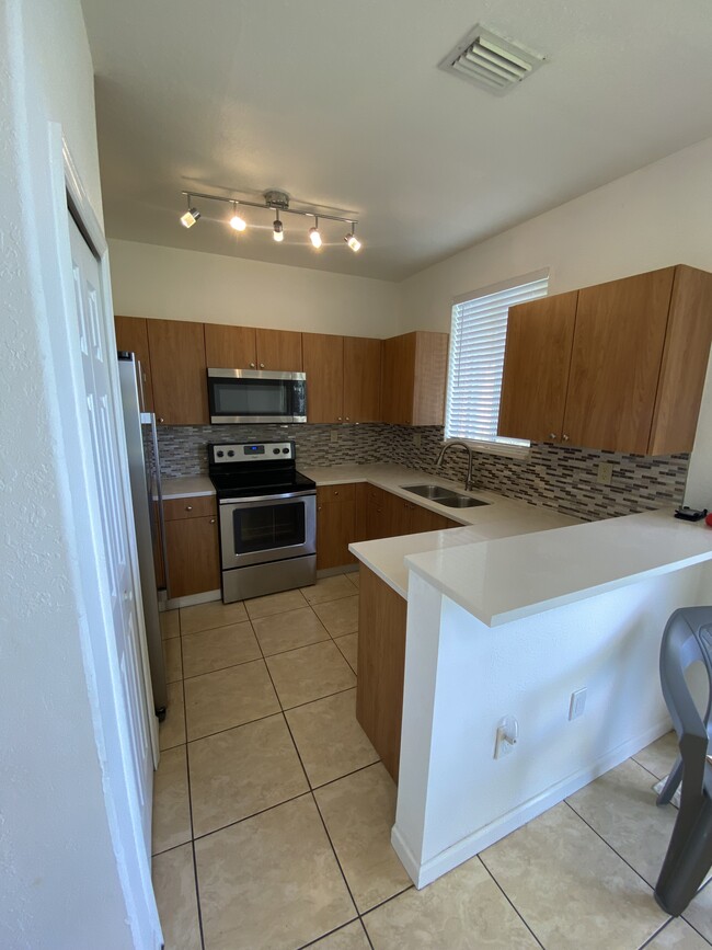 Gorgeous kitchen with appliances and large pantry - 2451 SE 14th Ave