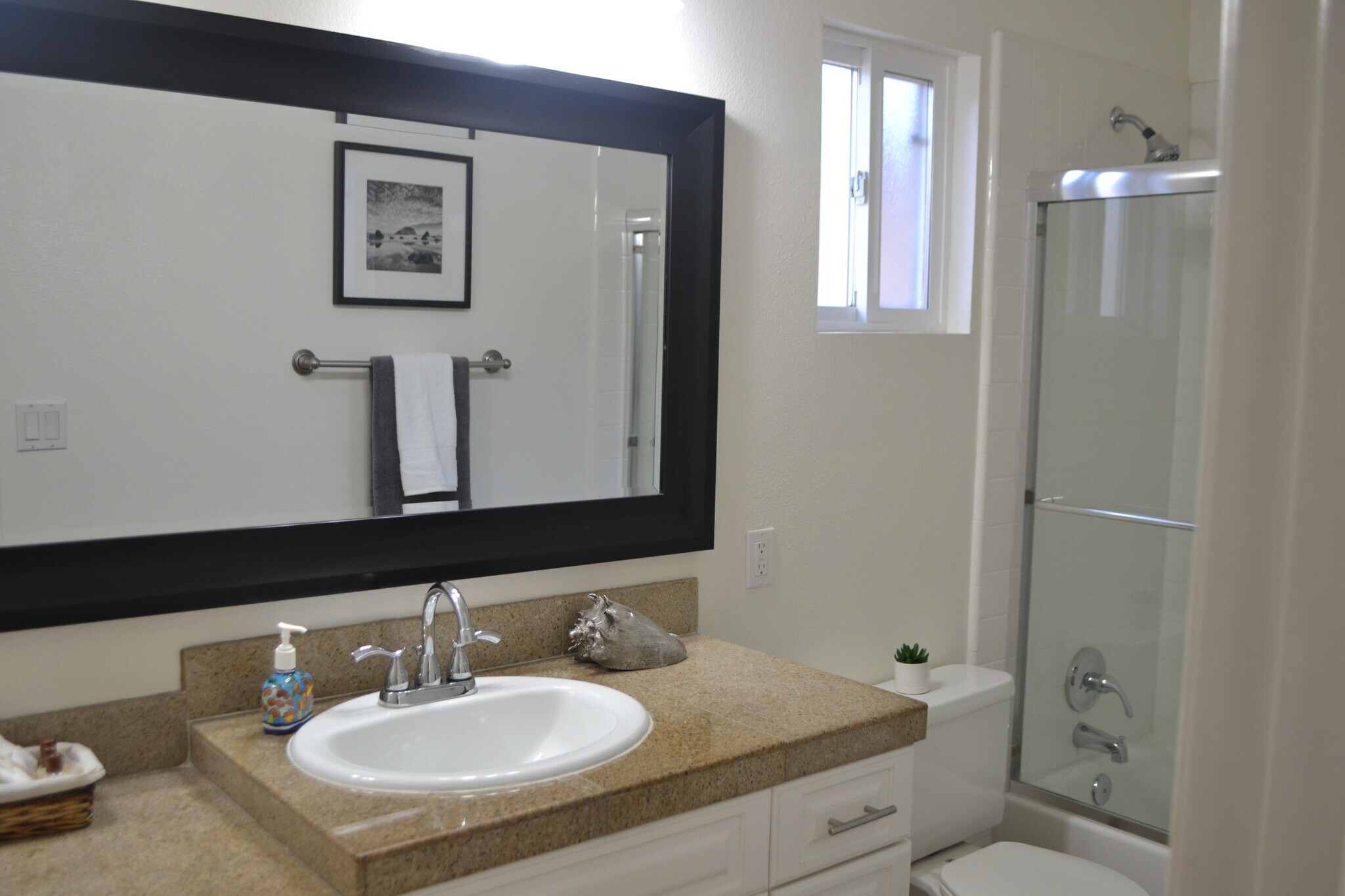 Building Photo - 676 Seacoast Dr