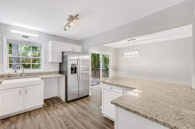 Building Photo - 2966 Fern Valley Dr SW