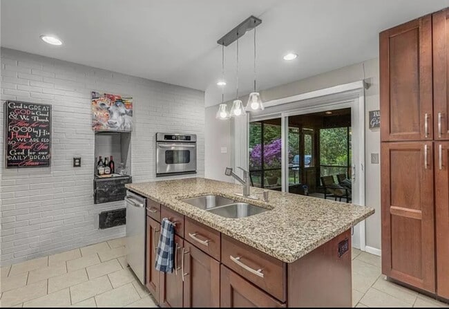 Building Photo - 2994 Baker Ridge Dr NW