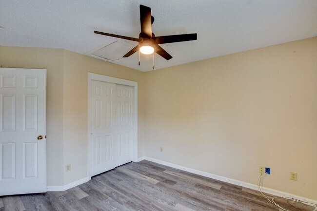 Building Photo - 922 Willow Point
