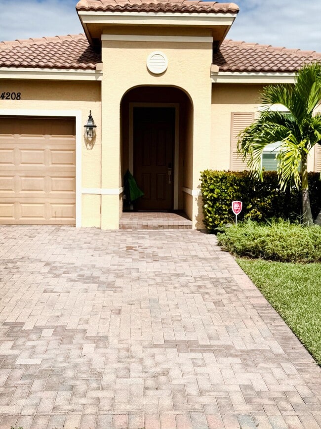 Building Photo - 4208 Troon Pl