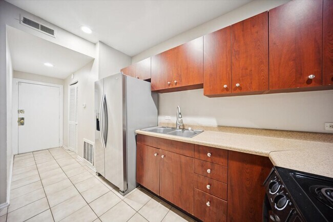 Building Photo - 750 S Oakley Blvd