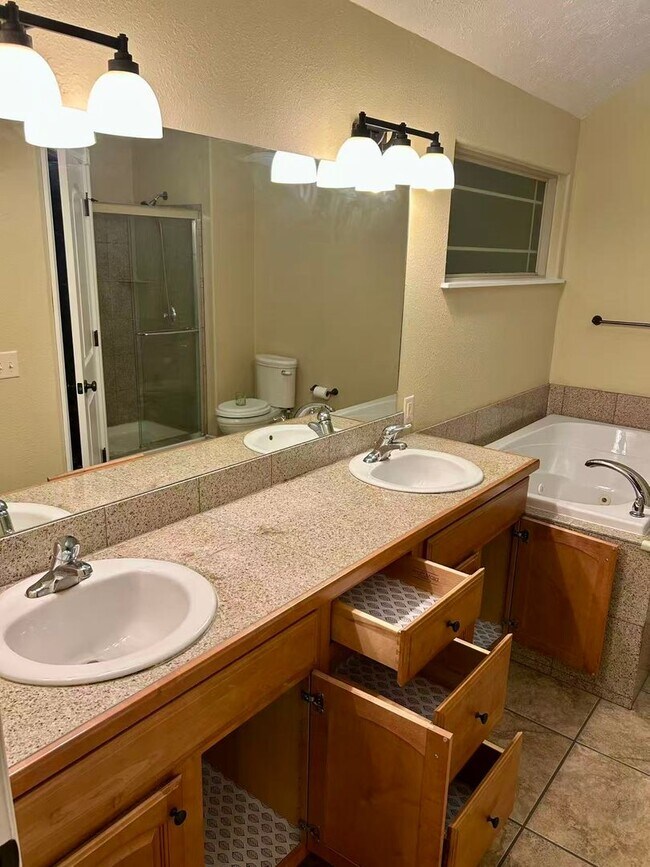 Building Photo - 5 bedroom and 3 bathroom two level house