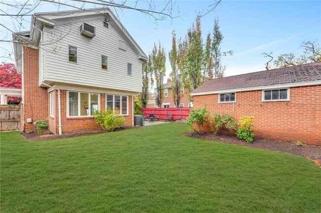 Building Photo - 41 Elmway St