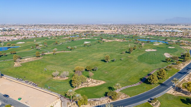Building Photo - 180 Degrees of Golf Views