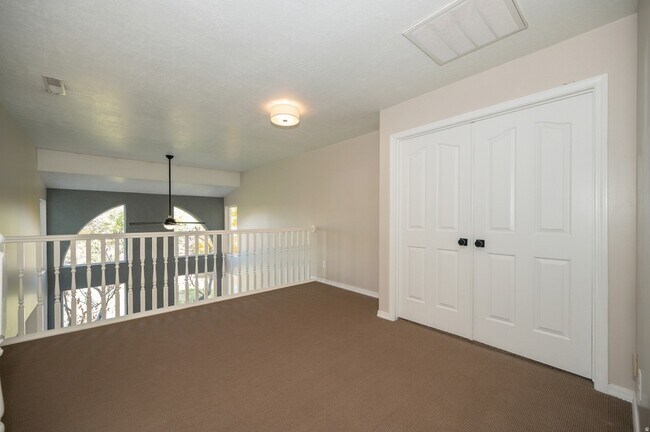 Building Photo - 857 Southfork Dr