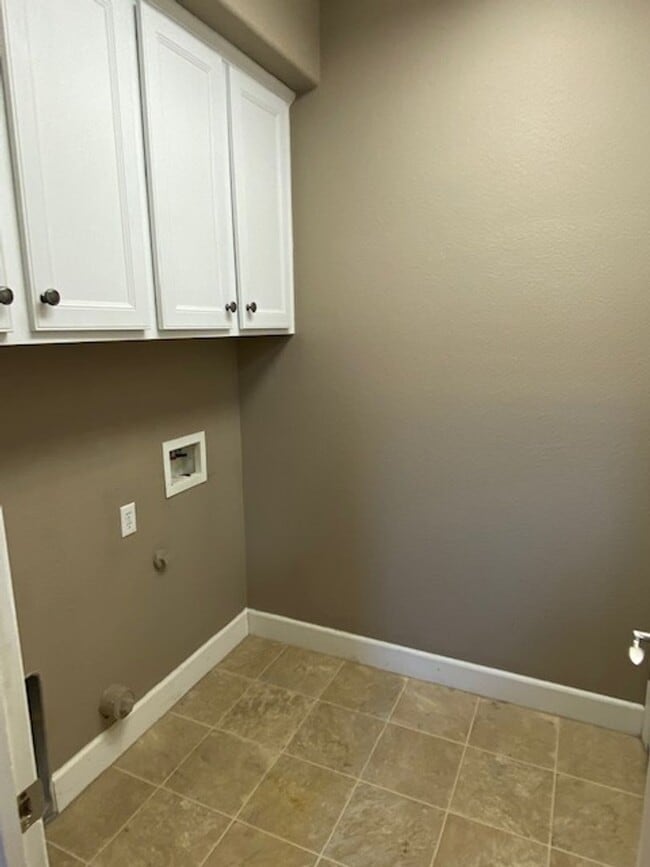 Building Photo - Lincoln Crossing 6 bedroom home