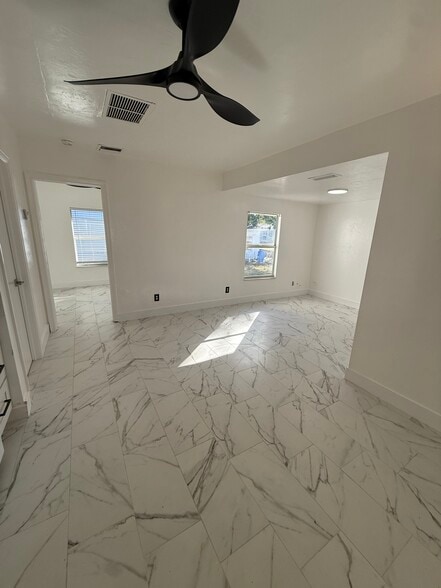 Building Photo - 1290 Highlands Dr