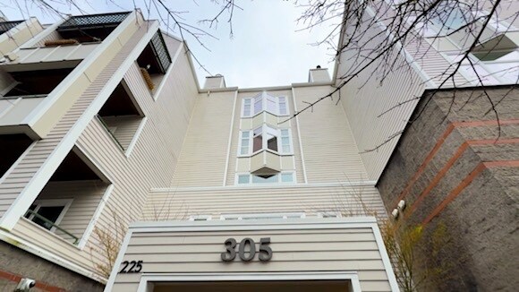 Building Photo - 305 SW Montgomery St
