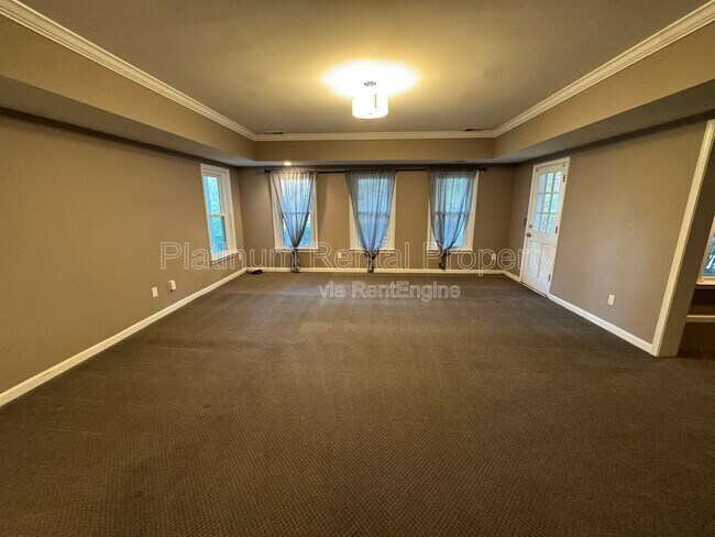 Building Photo - 425 Water Shadow Ln