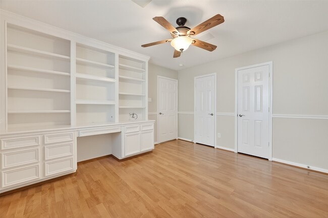 Building Photo - 10827 Oak Bayou Ln