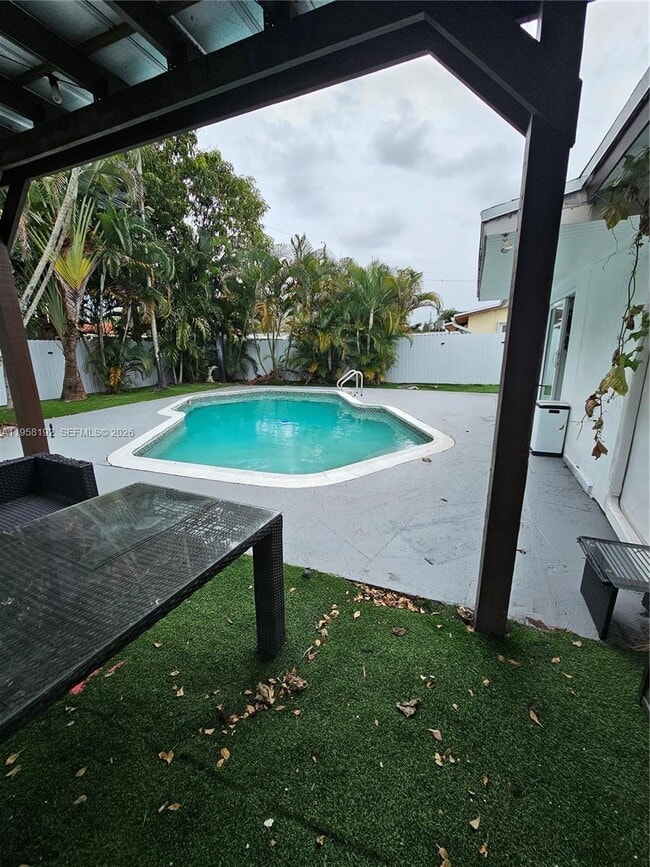 Building Photo - 1421 NW 65th Terrace