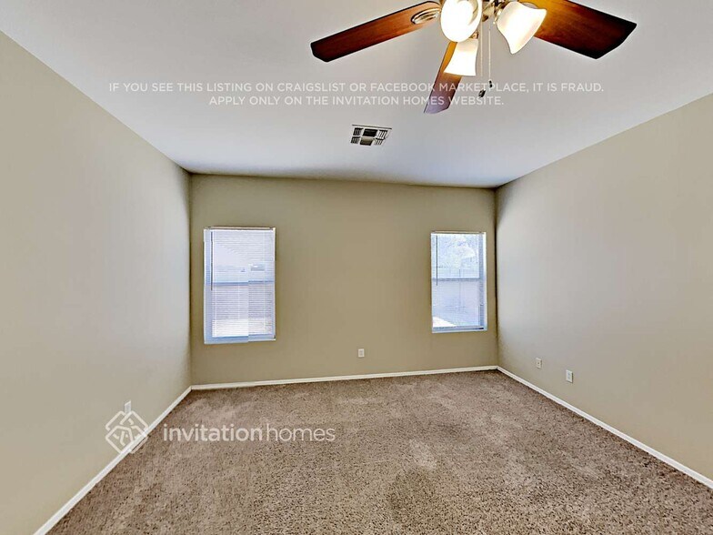 Building Photo - 2352 E Hazeltine Way