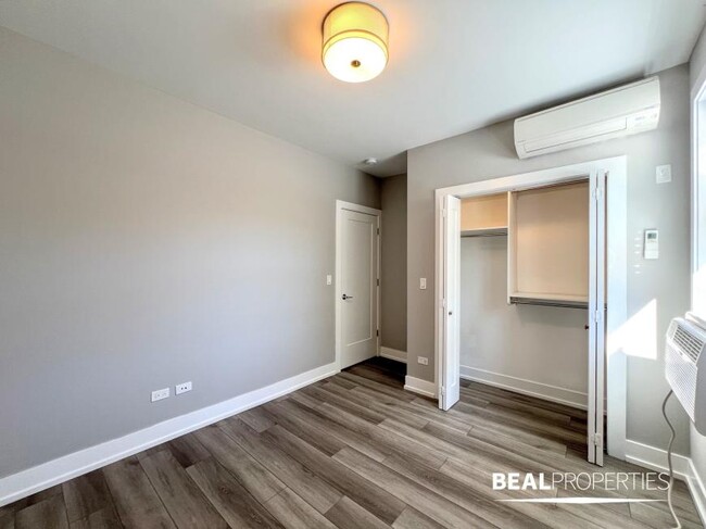 Building Photo - 1 bedroom in CHICAGO IL 60613